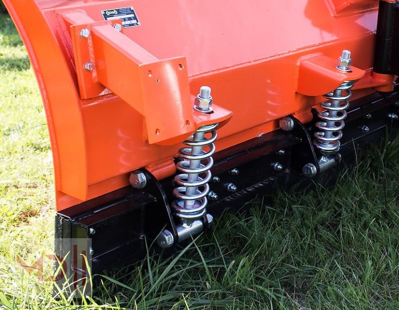 Schneepflug des Typs MD Landmaschinen AT Schneepflug C-Form 2,0m - 3,3m, Neumaschine in Zeven (Bild 6)