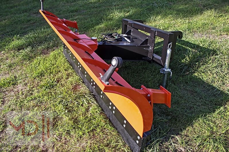 Schneepflug des Typs MD Landmaschinen AT Schneepflug C-Form 2,0m - 3,3m, Neumaschine in Zeven (Bild 2)