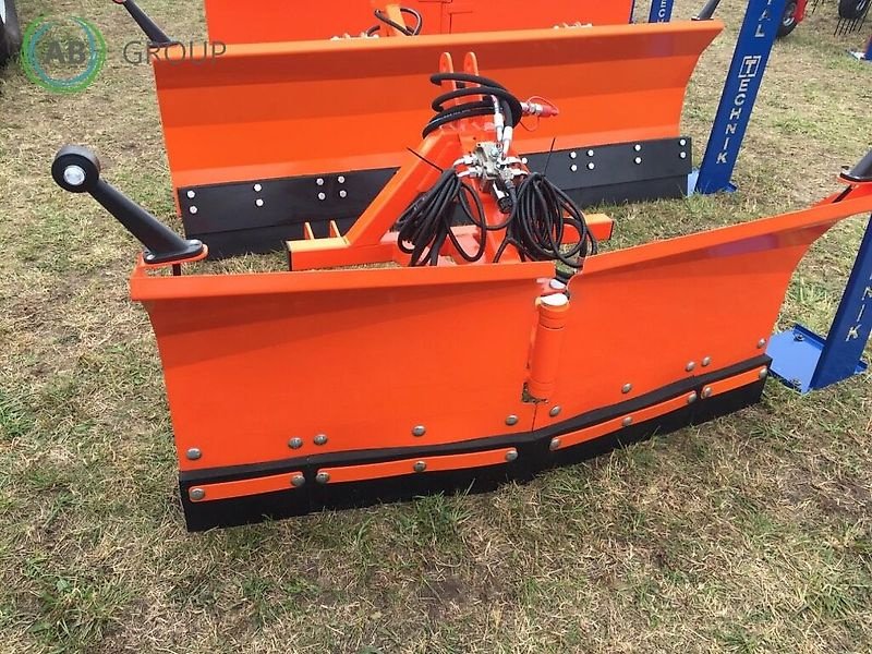 Schneepflug des Typs Metal Technik pług składany V leki 2.22 m, Gebrauchtmaschine in Rzędziany (Bild 1)