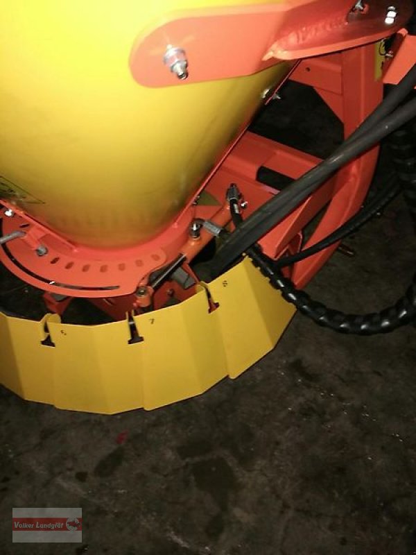 Schneepflug des Typs PRONAR PS-250M Sand-/ Salzstreuer, Neumaschine in Ostheim/Rhön (Bild 5)