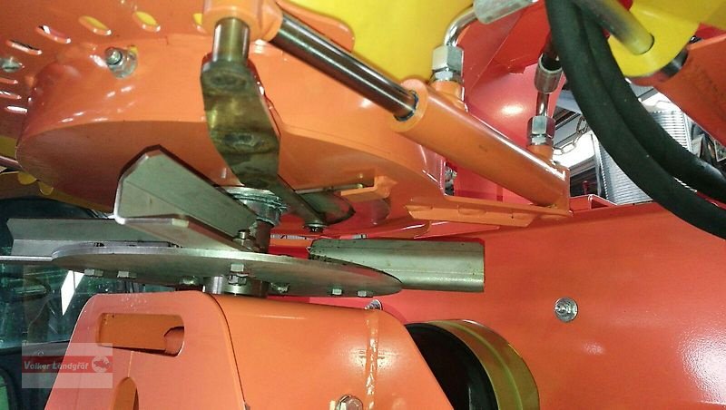 Schneepflug des Typs PRONAR PS-250M Sand-/ Salzstreuer, Neumaschine in Ostheim/Rhön (Bild 6)