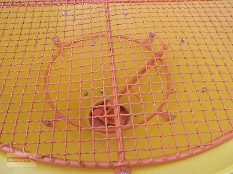 Schneepflug des Typs PRONAR PS-250M Sand-/ Salzstreuer, Neumaschine in Ostheim/Rhön (Bild 4)