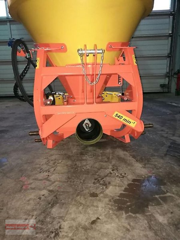 Schneepflug des Typs PRONAR PS-250M Sand-/ Salzstreuer, Neumaschine in Ostheim/Rhön (Bild 2)