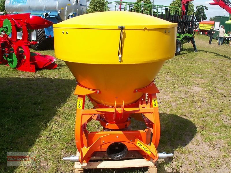 Schneepflug des Typs PRONAR PS-250M Sand-/ Salzstreuer, Neumaschine in Ostheim/Rhön (Bild 2)