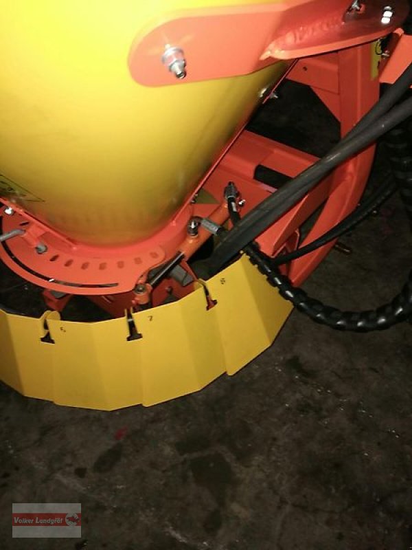 Schneepflug des Typs PRONAR PS-250M Sand-/ Salzstreuer, Neumaschine in Ostheim/Rhön (Bild 6)