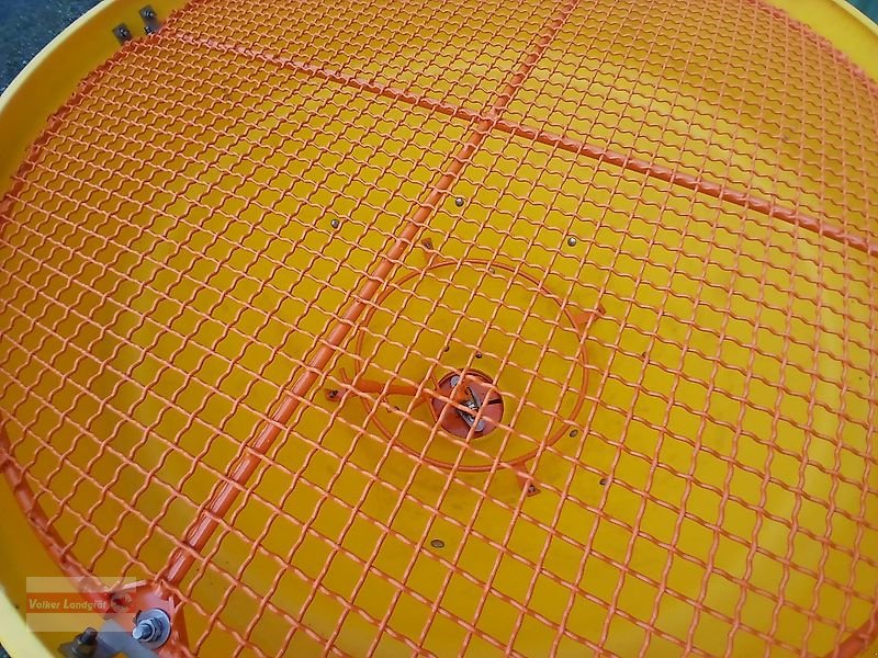 Schneepflug des Typs PRONAR PS-250M Sand-/ Salzstreuer, Neumaschine in Ostheim/Rhön (Bild 4)