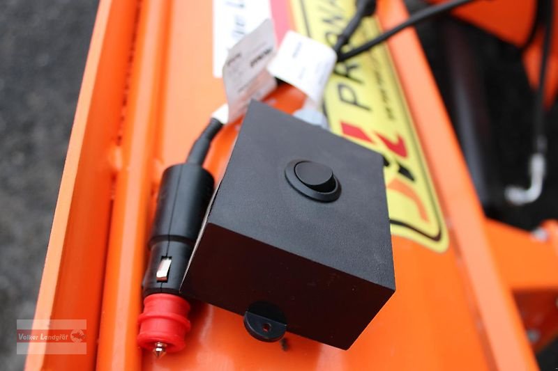 Schneepflug des Typs PRONAR PUV 3300 Schneepflug, Neumaschine in Ostheim/Rhön (Bild 8)