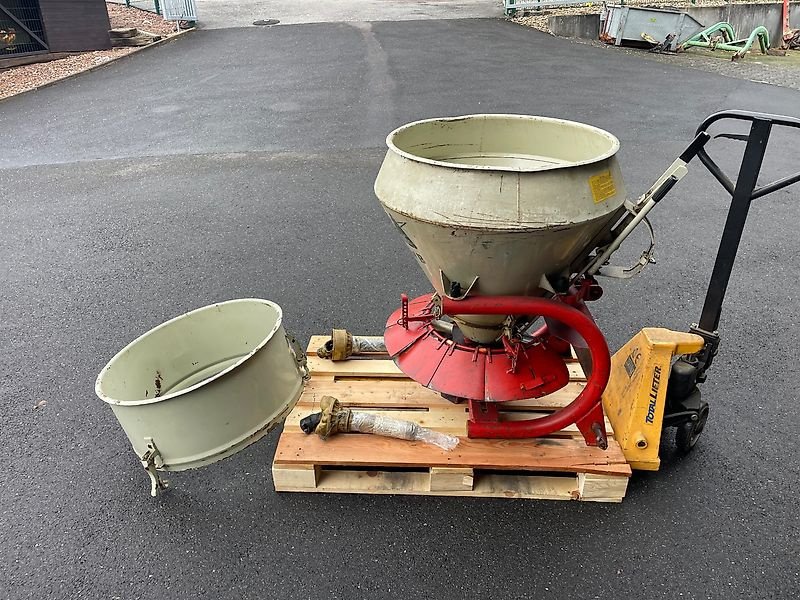 Schneepflug tip Rauch WB Streuer Salz / Splitstreuer Düngerstreuer - sehr guter Zustand - Versand möglich, Gebrauchtmaschine in Niedernhausen OT Engenhahn (Poză 1)