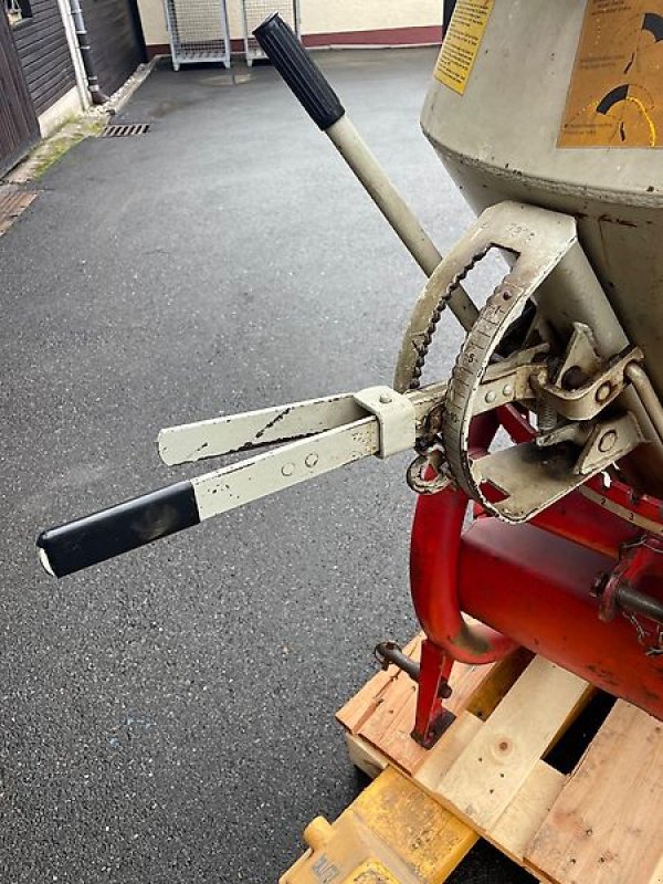 Schneepflug tip Rauch WB Streuer Salz / Splitstreuer Düngerstreuer - sehr guter Zustand - Versand möglich, Gebrauchtmaschine in Niedernhausen OT Engenhahn (Poză 5)