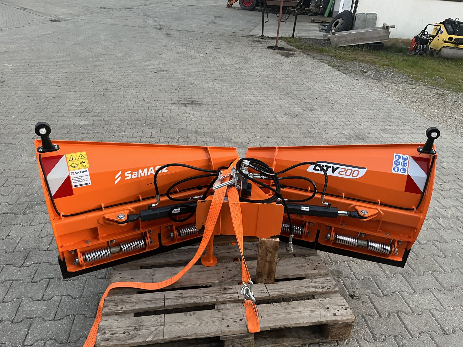 Schneepflug des Typs SaMASZ City 200, Neumaschine in Schechen (Bild 2)