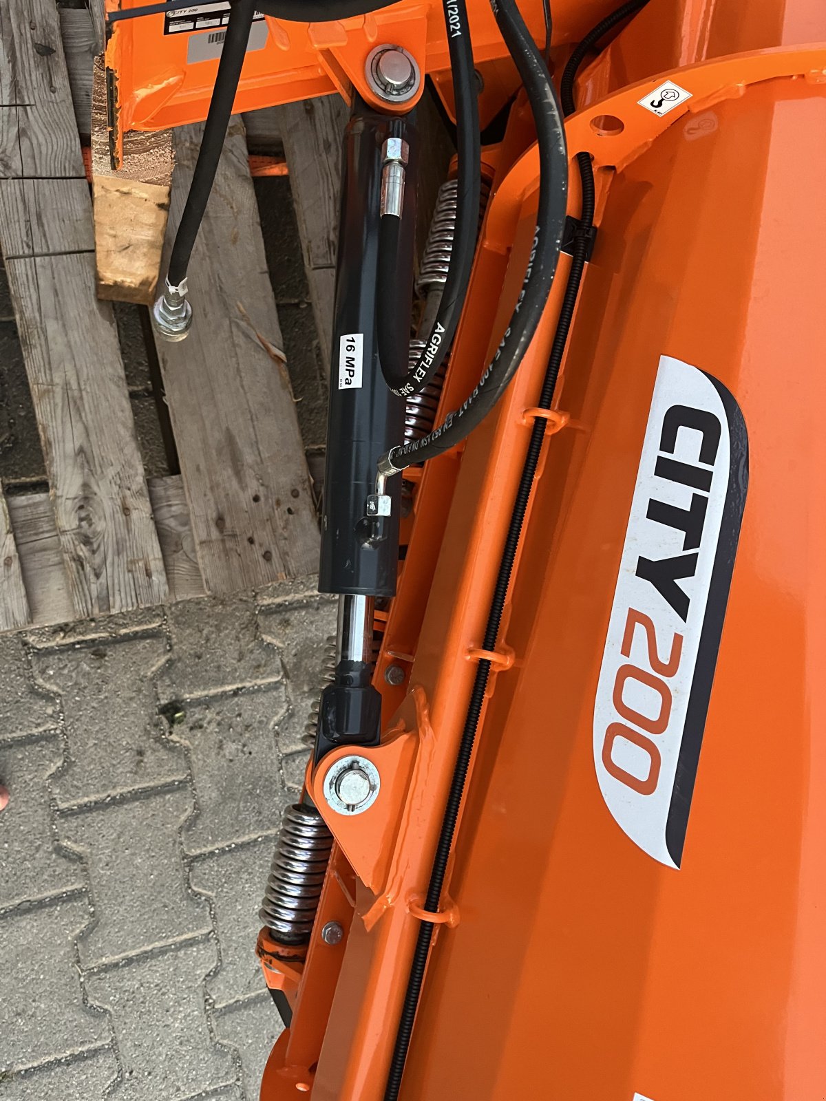 Schneepflug des Typs SaMASZ City 200, Neumaschine in Schechen (Bild 4)