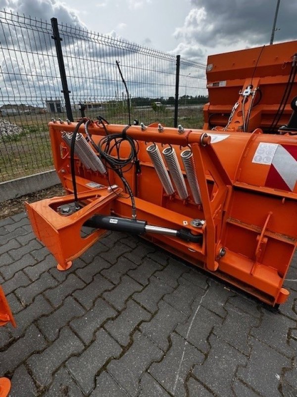 Schneepflug des Typs SaMASZ UNI 180 BRG, Neumaschine in Mrągowo (Bild 1)