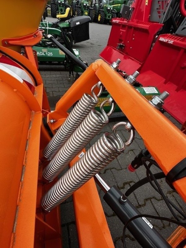 Schneepflug des Typs SaMASZ UNI 180 BRG, Neumaschine in Mrągowo (Bild 3)