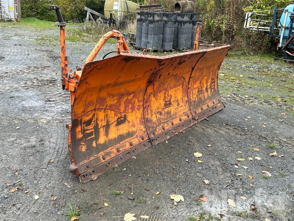 Schneepflug des Typs Schmidt MF2.4, Gebrauchtmaschine in Düsseldorf (Bild 1)
