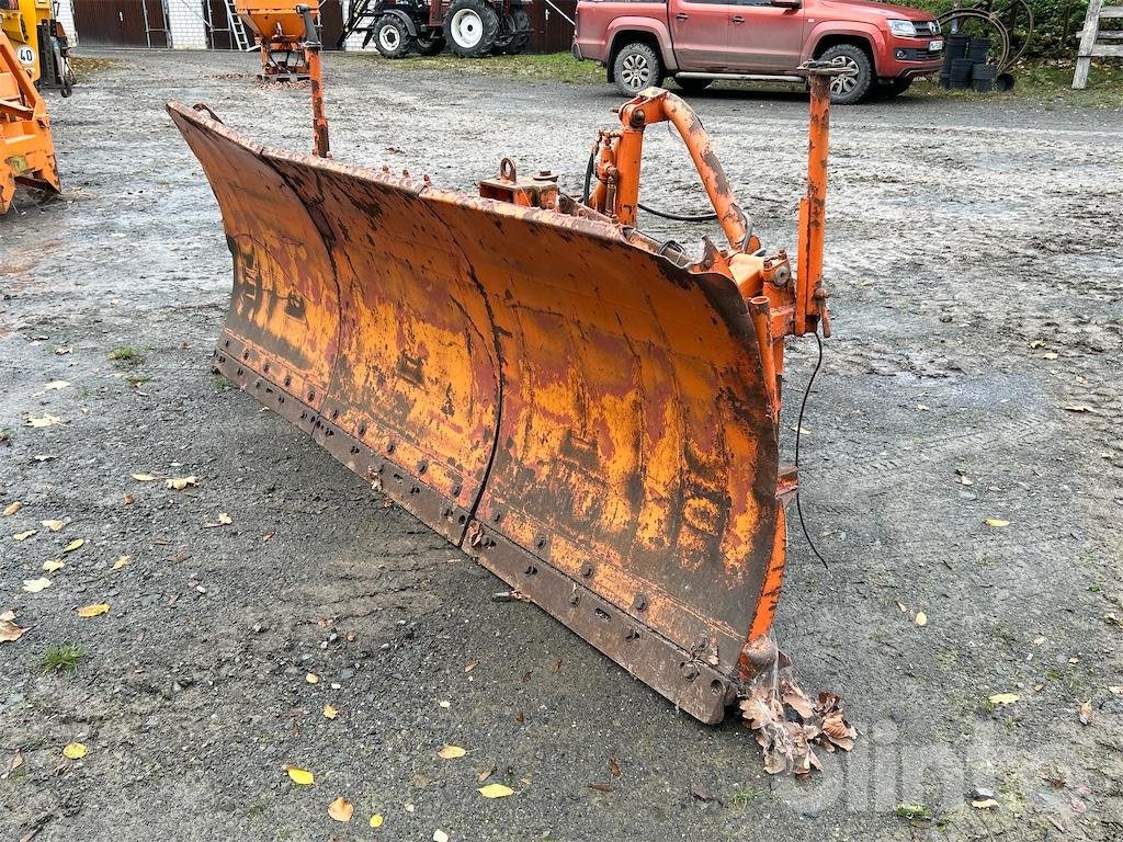 Schneepflug des Typs Schmidt MF2.4, Gebrauchtmaschine in Düsseldorf (Bild 2)