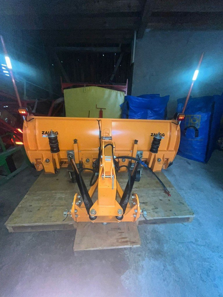 Schneepflug des Typs Sonstige G22-240, Vorführmaschine in Altendorf (Bild 3)