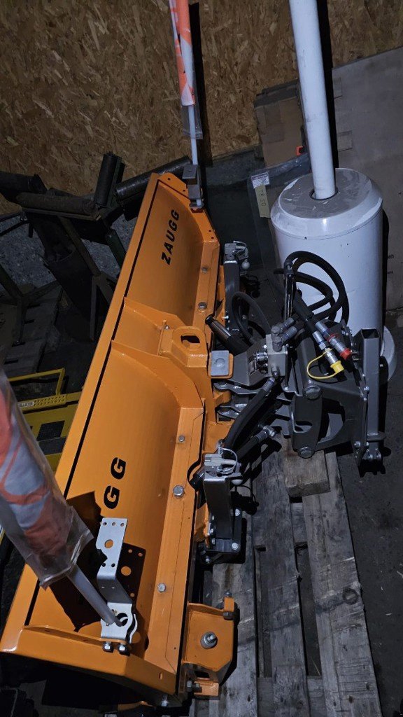 Schneepflug des Typs Sonstige G22-240, Vorführmaschine in Altendorf (Bild 10)