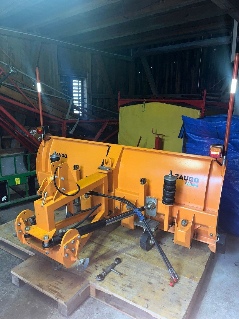 Schneepflug des Typs Sonstige G22-240, Vorführmaschine in Altendorf (Bild 2)