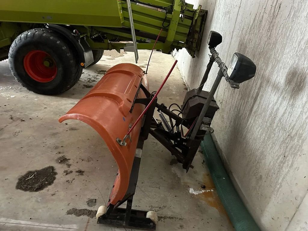 Schneepflug van het type Sonstige Nido 2100 Sneeuwschuif 2.10mtr werkbreedte, Gebrauchtmaschine in BENNEKOM (Foto 3)