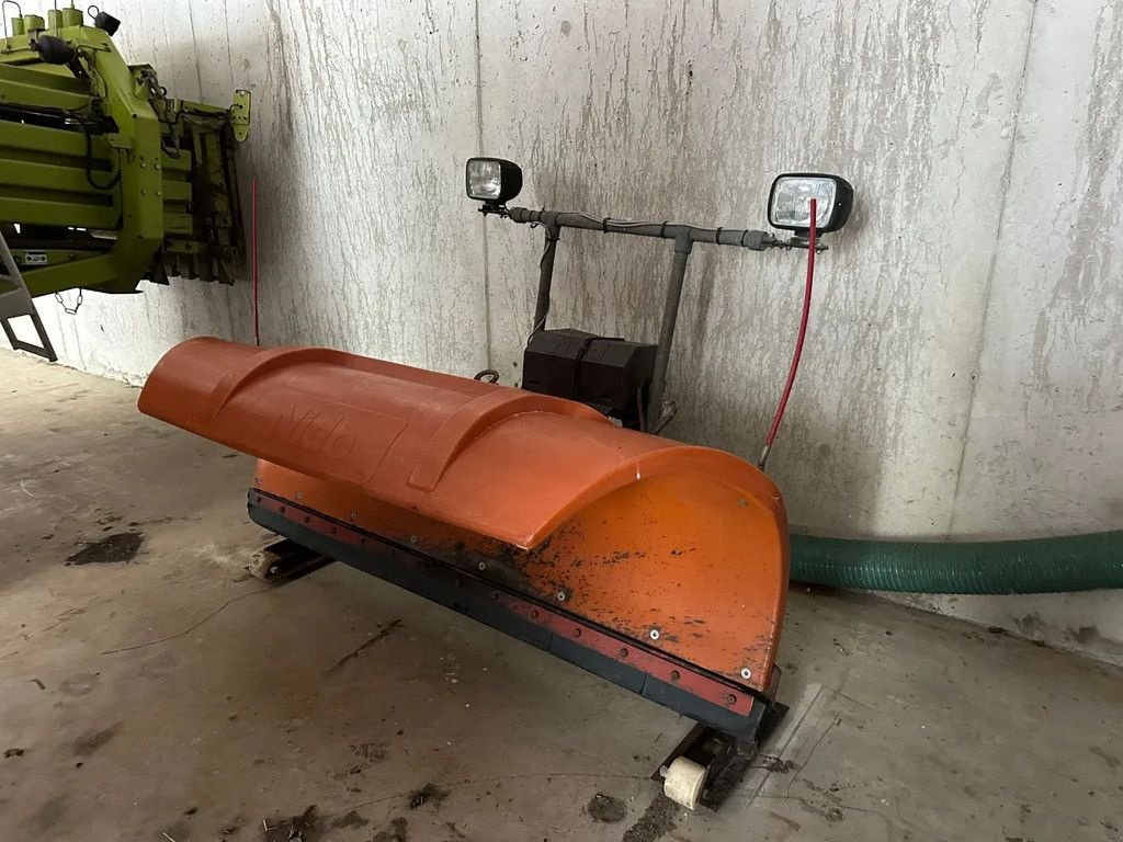 Schneepflug van het type Sonstige Nido 2100 Sneeuwschuif 2.10mtr werkbreedte, Gebrauchtmaschine in BENNEKOM (Foto 2)