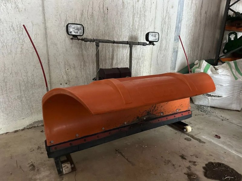 Schneepflug van het type Sonstige Nido 2100 Sneeuwschuif 2.10mtr werkbreedte, Gebrauchtmaschine in BENNEKOM