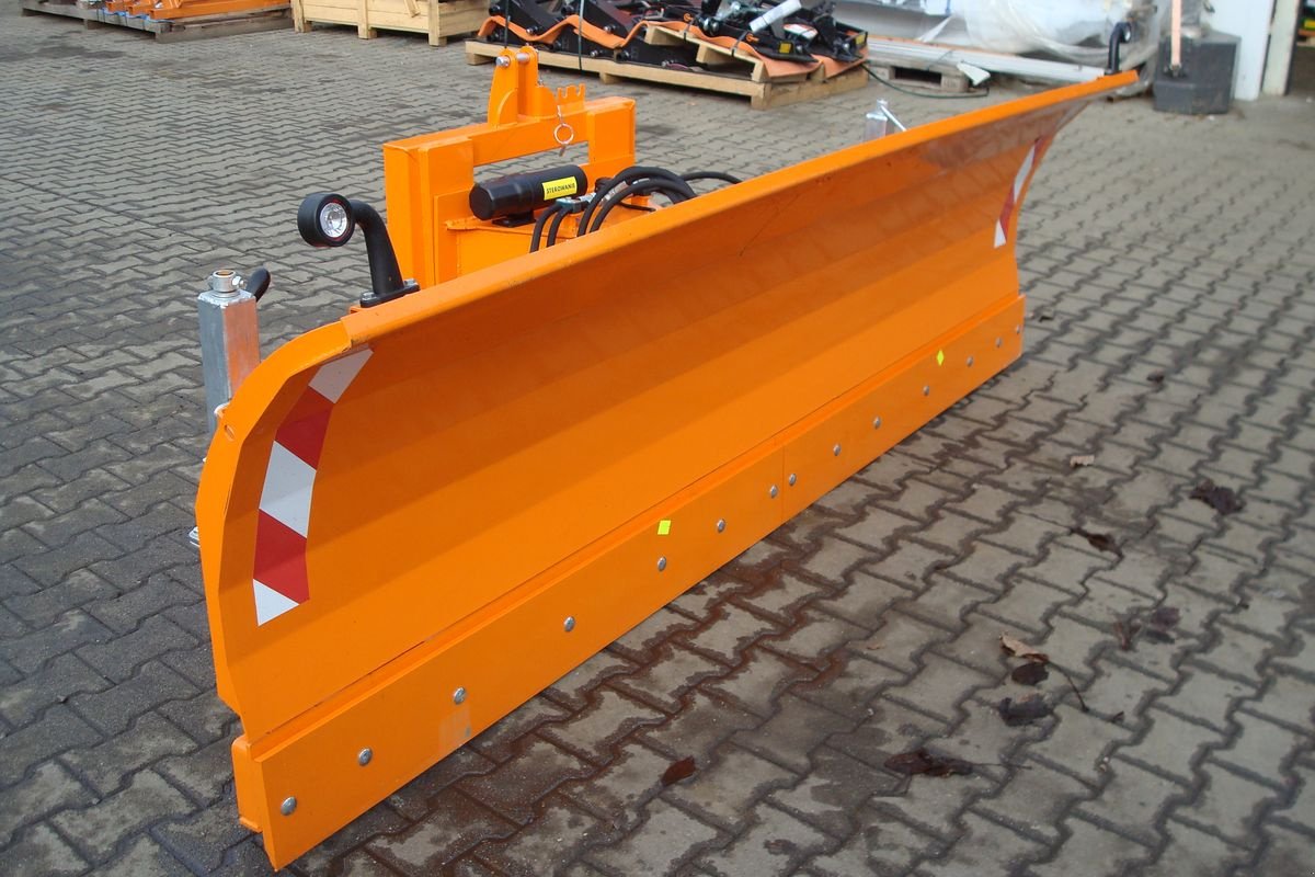 Schneepflug Türe ait Sonstige Schneepflug 3000, Neumaschine içinde Judenburg (resim 4)