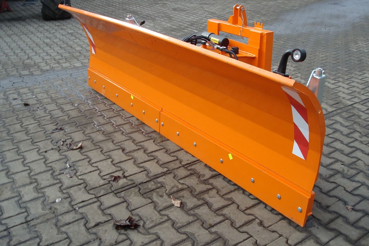 Schneepflug Türe ait Sonstige Schneepflug 3000, Neumaschine içinde Judenburg (resim 7)
