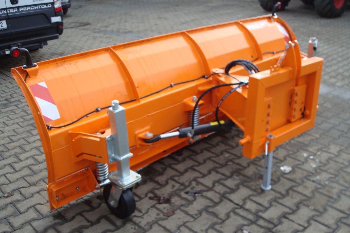 Schneepflug Türe ait Sonstige Schneepflug 3000, Neumaschine içinde Judenburg (resim 1)