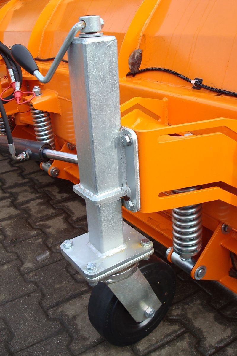 Schneepflug Türe ait Sonstige Schneepflug 3000, Neumaschine içinde Judenburg (resim 6)