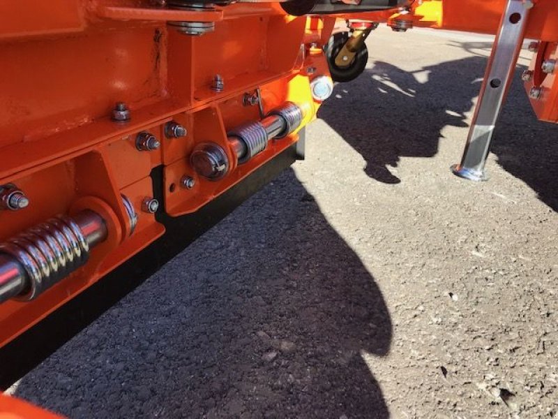 Schneepflug des Typs Sonstige V-Schneepflug Vario 2,20m Euroaufnahme, Neumaschine in Tamsweg (Bild 14)