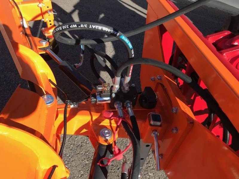 Schneepflug des Typs Sonstige V-Schneepflug Vario 2,20m Euroaufnahme, Neumaschine in Tamsweg (Bild 13)