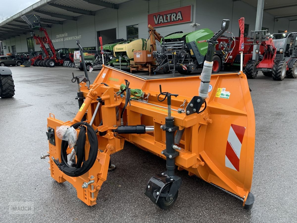 Schneepflug des Typs Springer Schneeschild SHL 3004-2, Neumaschine in Eben (Bild 7)