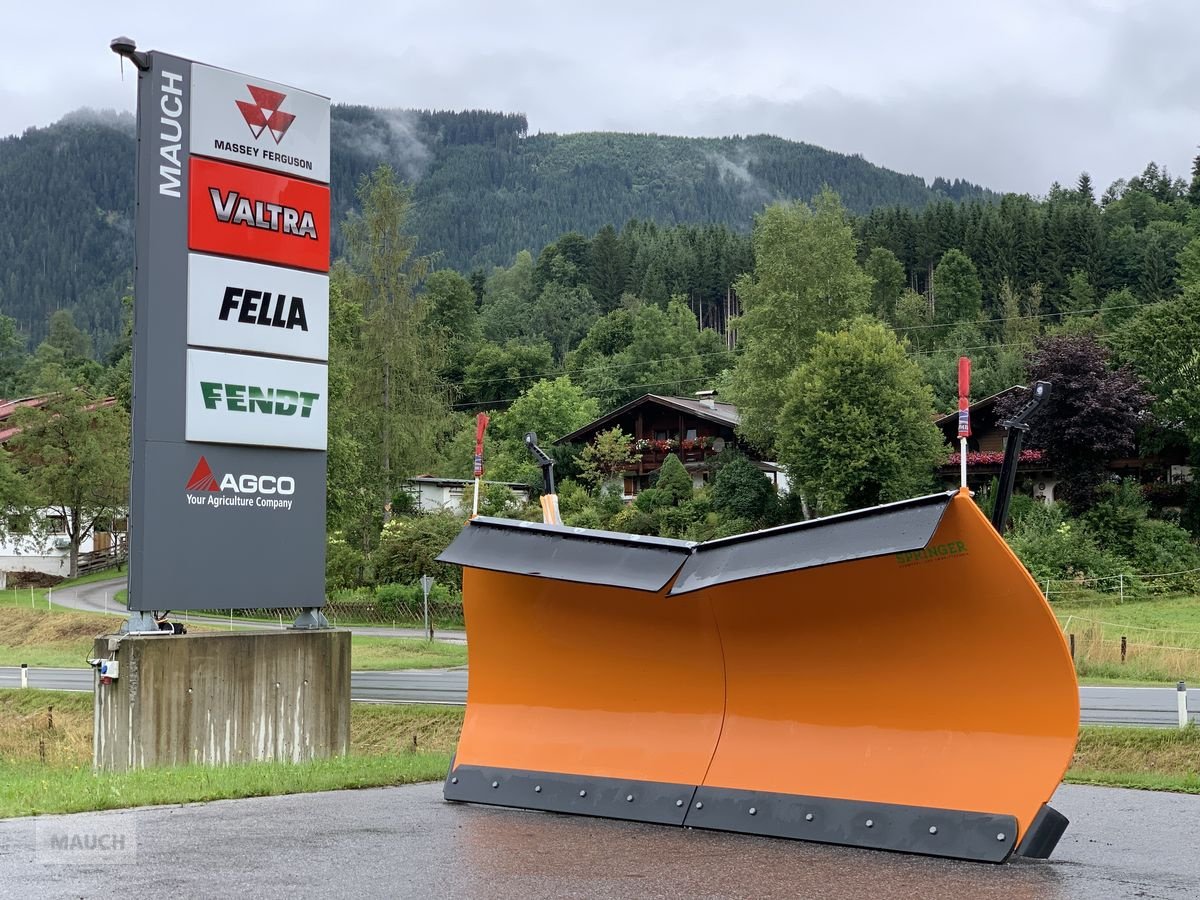 Schneepflug des Typs Springer Schneeschild SHL 3004-2, Neumaschine in Eben (Bild 1)