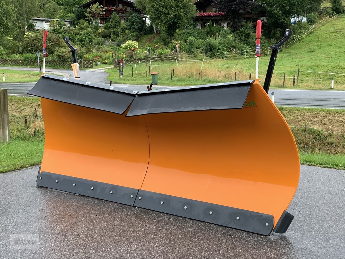 Schneepflug des Typs Springer Schneeschild SHL 3004-2, Neumaschine in Eben (Bild 2)