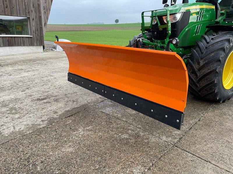 Schneepflug des Typs Stekro 3000, Neumaschine in Schwarzhäusern (Bild 3)