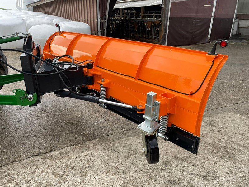 Schneepflug des Typs Stekro 3000, Neumaschine in Schwarzhäusern (Bild 5)