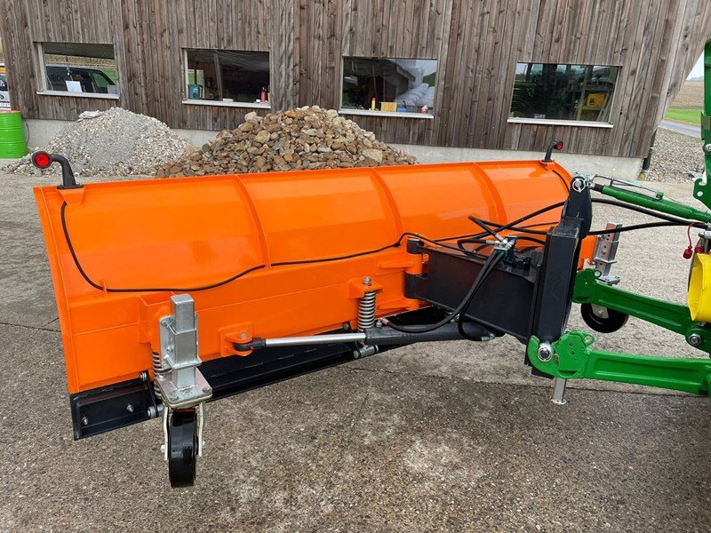 Schneepflug des Typs Stekro 3000, Neumaschine in Schwarzhäusern (Bild 4)