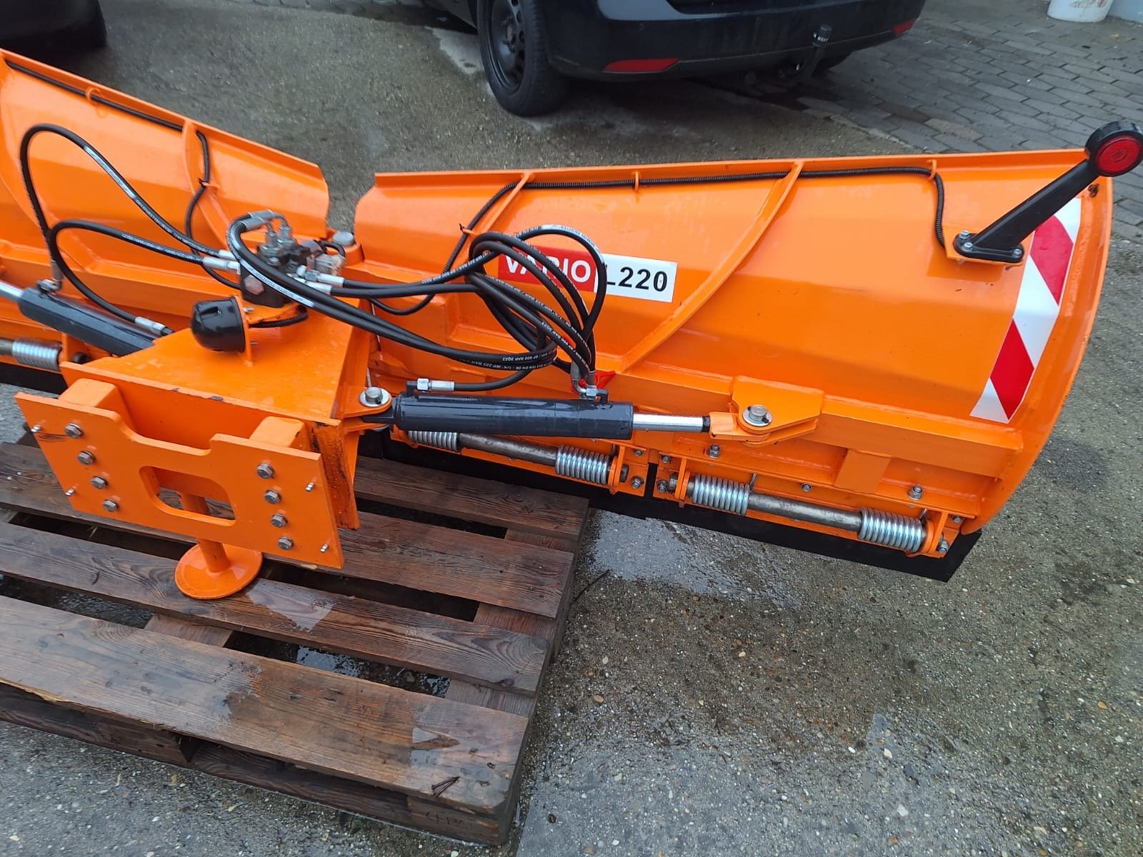 Schneepflug des Typs SVD Vario Schneepflug 1,80m / 2,20m, Neumaschine in Bogen (Bild 5)