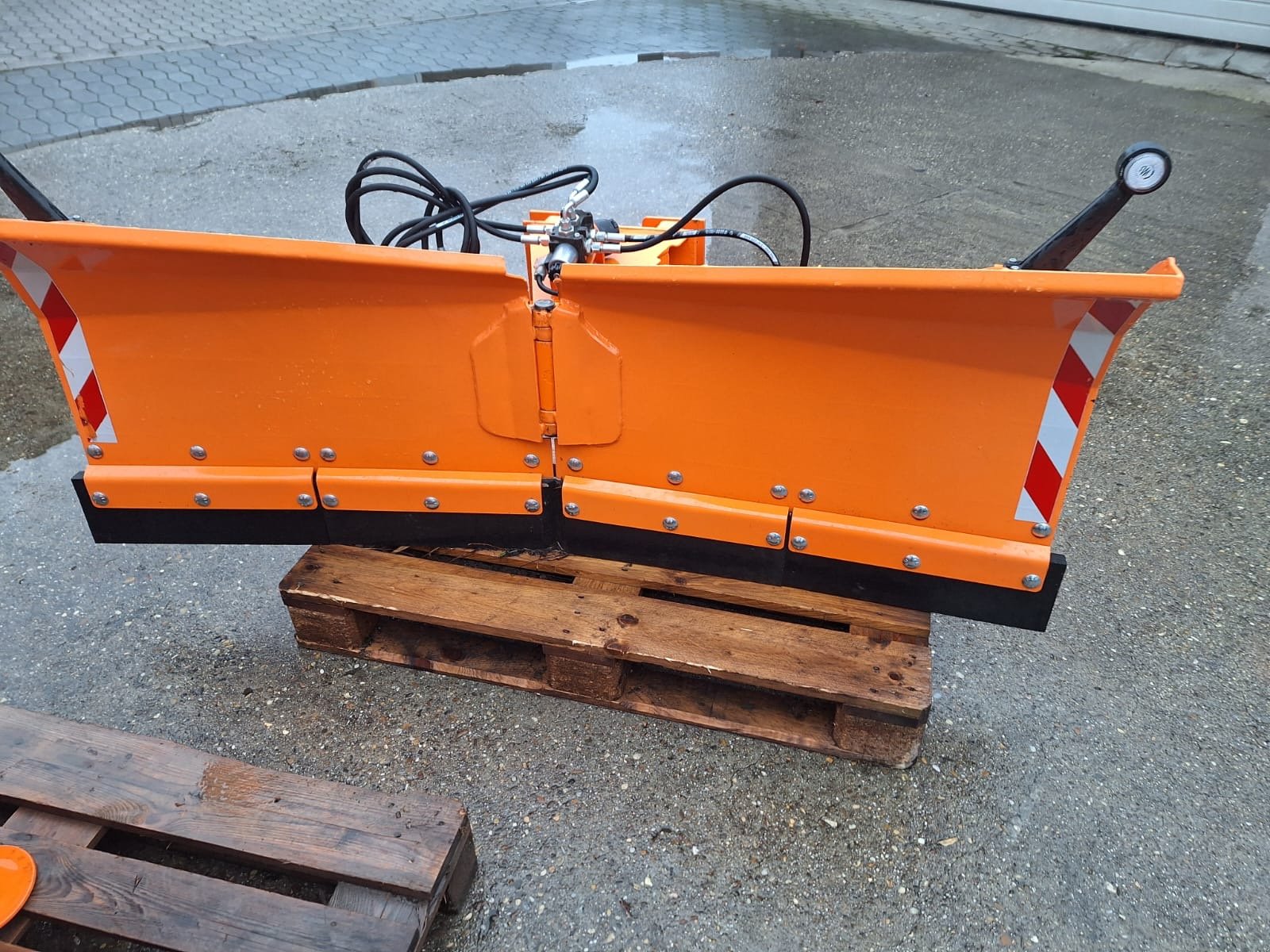 Schneepflug des Typs SVD Vario Schneepflug 1,80m / 2,20m, Neumaschine in Bogen (Bild 7)