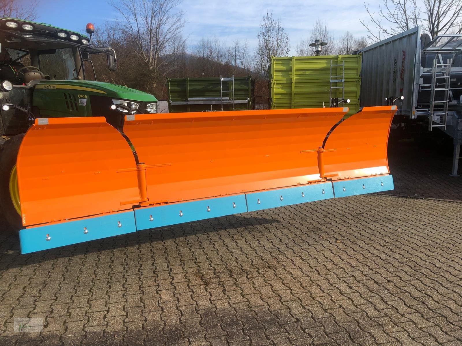 Schneepflug des Typs Trejon UPX440, Neumaschine in Bad Kötzting (Bild 2)