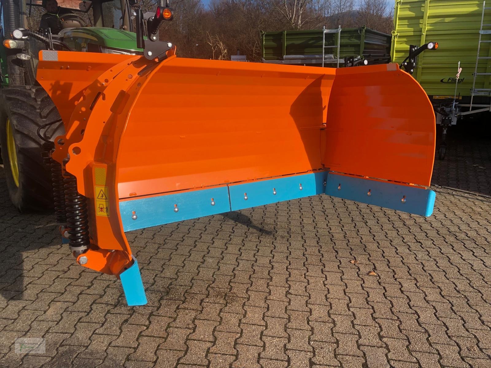 Schneepflug des Typs Trejon UPX440, Neumaschine in Bad Kötzting (Bild 6)