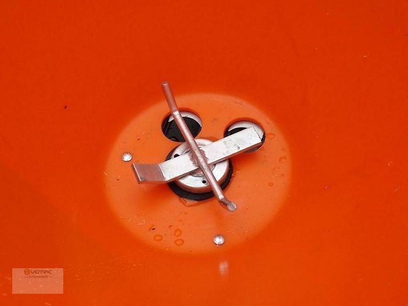Schneepflug des Typs Vemac Dexwal Salzstreuer Trichterstreuer, Streuer, 200L Kommunal NEU, Neumaschine in Sülzetal OT Osterweddingen (Bild 3)