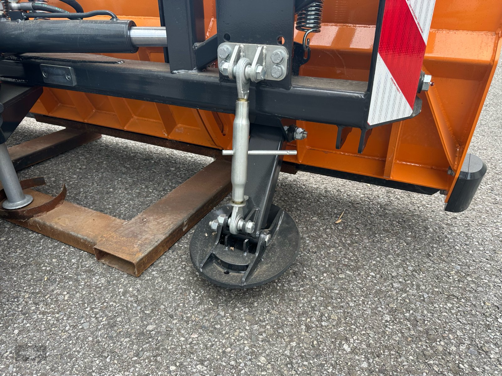 Schneepflug des Typs Wintec T III 280, Neumaschine in Rankweil (Bild 4)