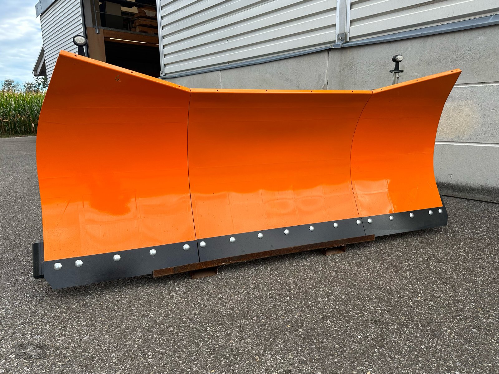 Schneepflug des Typs Wintec T III 280, Neumaschine in Rankweil (Bild 1)