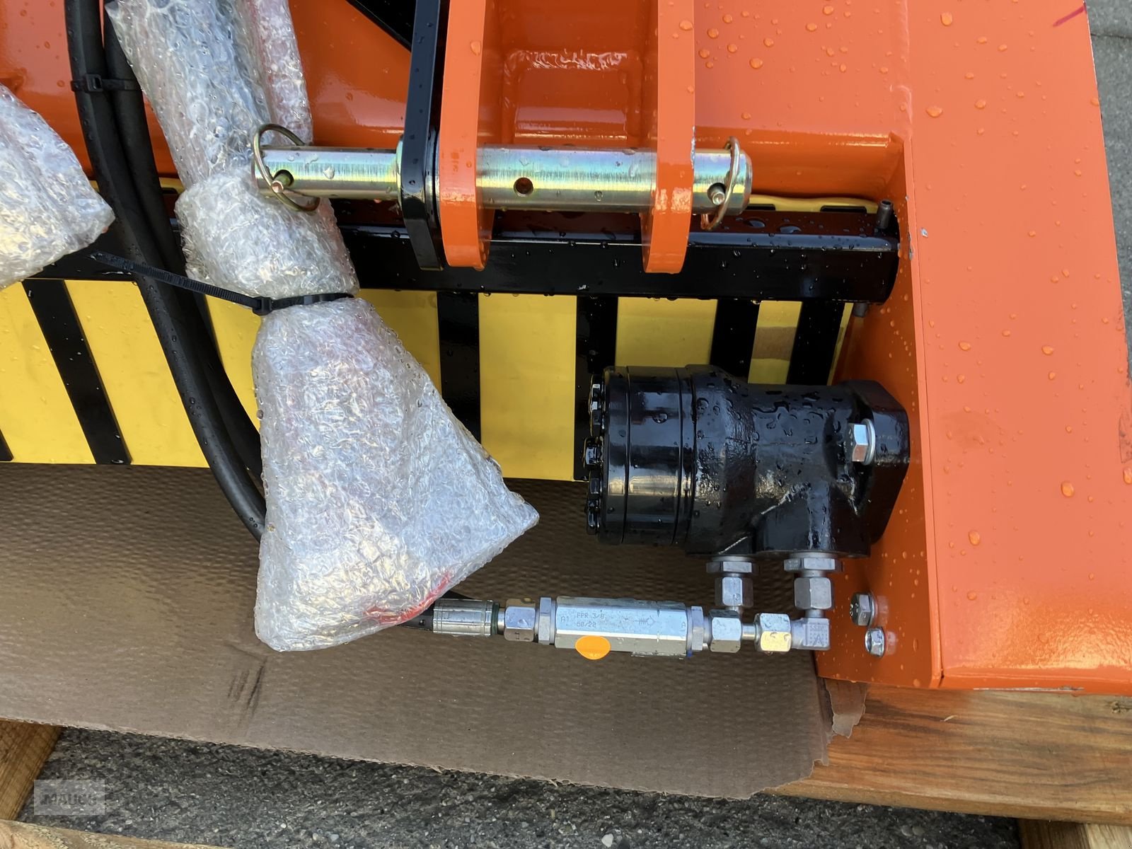 Schneeräumschild des Typs Eco Selbstladestreuer XL-300 PROMPT VERFÜGBAR, Neumaschine in Burgkirchen (Bild 9)