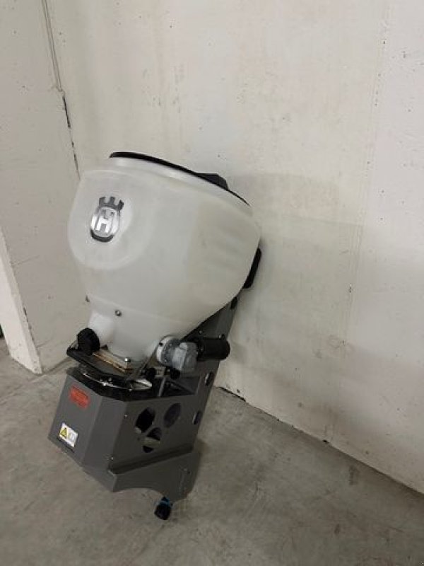 Schneeräumschild des Typs Husqvarna Cyclonstreuer zu Rider 500er Serie, Neumaschine in Tamsweg (Bild 3)