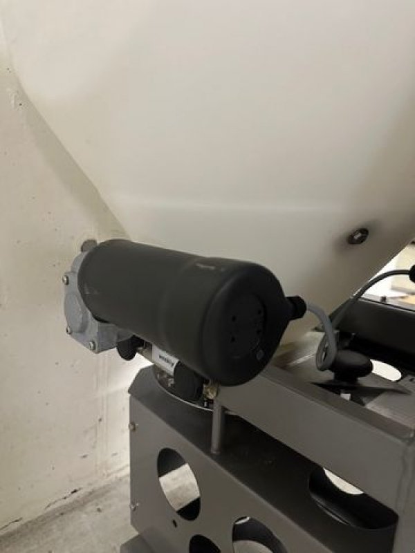 Schneeräumschild des Typs Husqvarna Cyclonstreuer zu Rider 500er Serie, Neumaschine in Tamsweg (Bild 12)