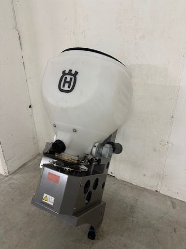 Schneeräumschild des Typs Husqvarna Cyclonstreuer zu Rider 500er Serie, Neumaschine in Tamsweg (Bild 2)