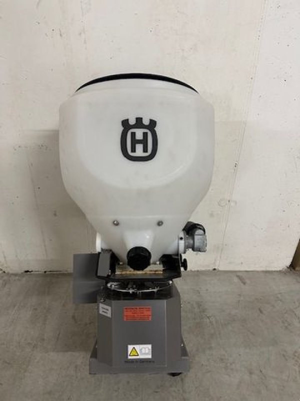 Schneeräumschild des Typs Husqvarna Cyclonstreuer zu Rider 500er Serie, Neumaschine in Tamsweg (Bild 1)