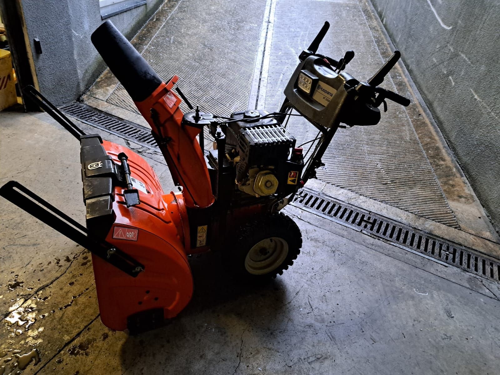 Schneeräumschild van het type Husqvarna ST 330P - GZ2768, Gebrauchtmaschine in Eppan (BZ) (Foto 4)